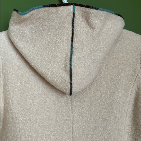 Beige jacket - Picture 8 of 12